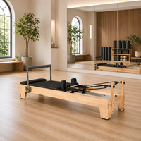 Reformer Pilates Professionnel Haut de Gamme en Bois Naturel avec Poulie Réglable et Plateforme Rembourrée pour Entraînement Complet du Corps