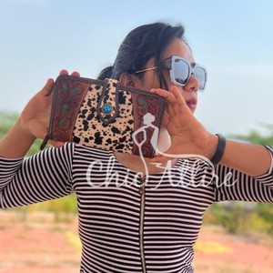 Nuevo estilo occidental Animal Print Tooled Fur Leather Clutch Mujeres Diseñado Monedero Venta caliente Elegante Único Turquesa Piedra Carteras - Product Image 1