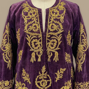 Gaun Malam Formal Wanita Bordir Beludru Mewah Desain Bunga Emas Pakaian Tradisional Sederhana Merek Kustom - Product Image 2