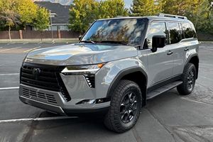 Lexus GX 550 Overtrail+ 2025 Usado en Excelentes Condiciones, Motor V6 Twin-Turbo, Tracción en las Cuatro Ruedas, Equipamiento de Alta Gama - Product Image 3