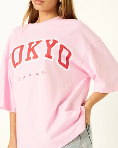 Camiseta con logotipo extragrande con gráfico de Tokio personalizado de calidad superior para mujer, estampado de invierno holgado para cualquier ocasión - Product Image 3