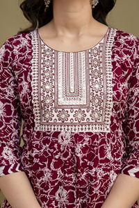 ชุดคุर्ติแบบอนาร์กาลีลายดอกไม้สีแดงเลือดหมู ดีไซน์หรูหรา พร้อมปกปักลายและแขนสามส่วน เหมาะสำหรับงานเทศกาล ชุดลำลอง และชุดสไตล์ชาติพันธุ์ - Product Image 6