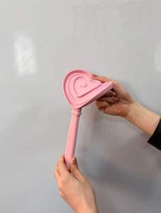 Nuevo Lollipop de Silicona de Grado Alimenticio Marca ISSILI para Perros y Gatos con Estilo de Helado y Fresa - Product Image 5