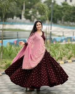 PARA ESTA PRÓXIMA TEMPORADA DE NAVARATRI NUESTRA EXCLUSIVA INVERSOR MODERNO TODAS LAS TEMPORADAS FIESTA COSTURA COMPLETA LEHENGA CHOLI - Product Image 4