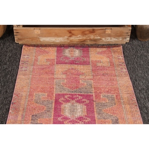 พรมเฮอร์กีตุรกีวินเทจ ขนาด 2.8x9.5 ฟุต สีชมพู ลายเรขาคณิตเล็กๆ - Product Image 2