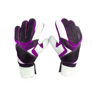 Venta al por mayor Guantes de fútbol profesionales transpirables Guantes de portero de color sólido ligeros más vendidos - Product Image 2