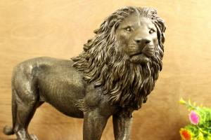 Estatua de León de pie de poliresina, en Base, hecha a mano, para decoración del hogar, acabado de cobre, regalo de Navidad - Product Image 4