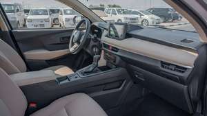 Toyota Yaris S Sedán USADO COMO NUEVO - Product Image 3