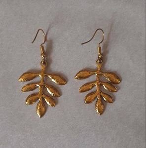 Pendiente elegante regalo para mujer forma de hoja colgante pendiente latón oro joyería pendiente para regalo de cumpleaños joyería - Product Image 1