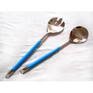 Ensemble de serveurs à salade en acier inoxydable avec poignée en marbre de luxe, cuillère, fourchette et couteau plaqués or, écologiques et compatibles lave-vaisselle - Product Image 5