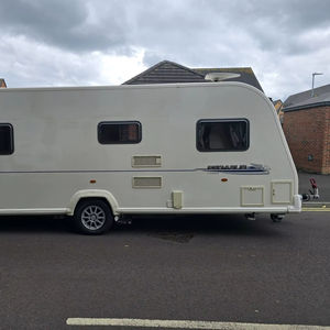 Caravane de voyage tout-terrain de luxe personnalisée et abordable, neuve, avec panneaux solaires et mobilier inclus - Product Image 1