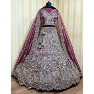 El tradicional se encuentra con el Lehenga nupcial moderno con patrones de lentejuelas bordados detallados y acentos Zari para clientes B2B - Product Image 4