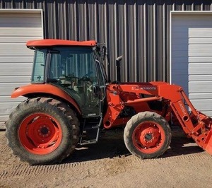 Tractor Kubota M7060D 2015-Tractor utilitario de 71 HP con tracción 4WD, motor diésel fiable y compatibilidad con varios implementos - Product Image 1