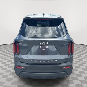 รถ SUV โซเรนโต้ LX FWD ปี 2022 สีเทา สภาพดีเยี่ยม เกียร์ 8 สปีด ขับเคลื่อนล้อหน้า เครื่องยนต์ 2.5 ลิตร 14 แรงม้า 291 แรงม้า ระยะทางวิ่งทางไกล 26 กม./น. ประหยัดน้ำมัน 29 กม./น. - Product Image 1