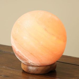 La lampe de sphère de sel authentique de l'Himalaya offre un éclairage doux améliorant la concentration sur le bien-être et la beauté de la maison. - Product Image 2