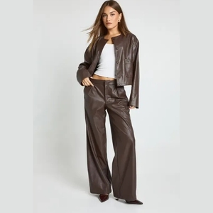 Leggings en cuir véritable tendance 2025 pour femmes, taille haute, respirants, écologiques, tissés en satin, entièrement personnalisés avec logo sur mesure - Product Image 3
