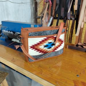 Venta caliente Sillín Manta Bolsa Diseño bohemio Floral Mano Tooled Cubo Bolsa India Fabricación al por mayor - Product Image 6