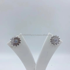 Boucles d'oreilles en argent pur blanc d'inspiration bohème au meilleur prix Bijoux en plaqué or aux motifs uniques pour femmes Cadeaux pour fêtes de mariage - Product Image 1