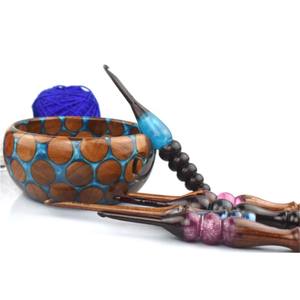 Crochet hybride en résine et bois avec logo personnalisé, design ergonomique, aiguille à tricoter, outil de tissage de luxe en gros pour les magasins d'articles d'artisanat - Product Image 6