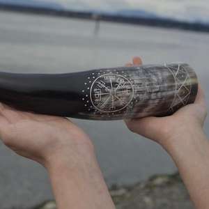 Cuerno para beber vikingo grabado a mano Elija brújula vikinga o diseño de dragón | Cuerno de buey nórdico de la India por World Craft IMPEX - Product Image 3