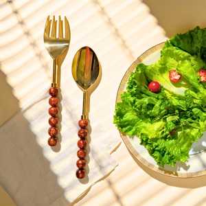 Juego de Servidores de Ensalada de Caramelo Rathlin, Juego de Cubiertos Sostenibles Chapados en Oro con Mango de Cuentas de Resina, Juego de Cubiertos DE LA Familia Real - Product Image 1