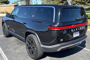 Rivian R1S Adventure Edition AWD Plus 2023 Usado en Buen Estado, Sin Accidentes, Volante a la Izquierda/Derecha - Product Image 3