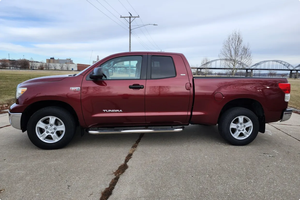 Vehículo Usado a Precio Accesible - Volante a la Izquierda |   Volante a la derecha |   TOYOTA TUNDRA SR5 DOBLE CABINA 4X4 2010 - Product Image 2