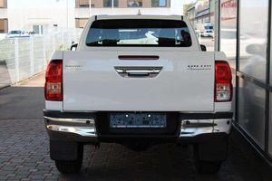 TO-YOTA HILUX 4.0 DOUBLE CAB INVINCIBLE 2.8AUT 4WD V6 SUV D-4D 4X4 Double Cabine AUTOMATIQUE TRANSMISSION - OCCASION 2023 - Product Image 4