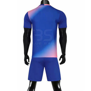 Uniformes de football de conception rétro de service OEM maillots d'équipe de club à bas prix avec de nouvelles caractéristiques d'entraînement - Product Image 2