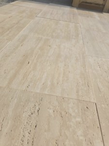 Baldosa de Mármol Travertino Natural, Superficie de Piedra Beige para Pisos de Villas, Hoteles y Apartamentos, Corte Veteado, Sin Relleno, Pulido, Hecho en Turquía - Product Image 2