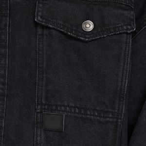 Chaqueta de mezclilla para hombre Ropa de abrigo negra de gran tamaño con botones clásicos Bolsillos dobles en el pecho y detalles de puntadas resistentes - Product Image 4