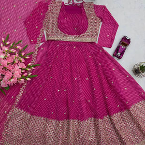 Robe Anarkali de créateur tendance avec koti, en faux georgette, broderie et travail de sequins, vêtements indiens et pakistanais - Product Image 1