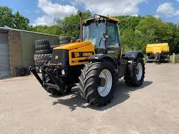 Tracteur agricole d'occasion JCBB Fastrac 2135 4x4 avec moteur FPT 230 CV, haute productivité, composants essentiels : pompe et boîte de vitesses à entraînement par engrenages - Product Image 3