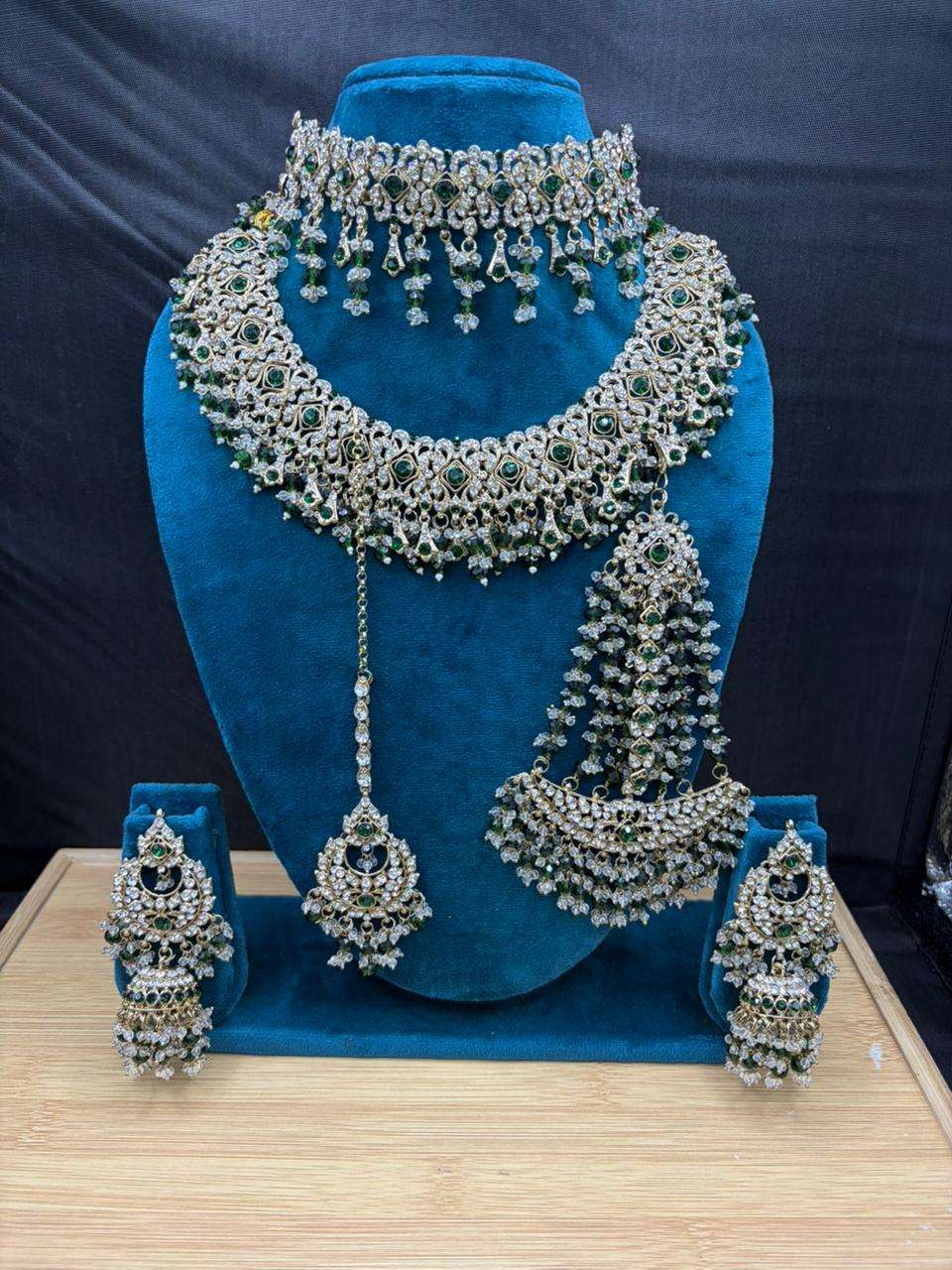 สีเขียว