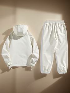 Conjuntos OEM con cremallera para hombre, pantalones cortos cortavientos personalizados de dos piezas y chaqueta, conjunto corto cortavientos de dos piezas de nailon reflectante - Product Image 4