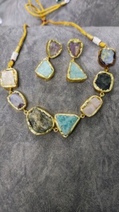 Conjunto de collar de mujer hecho a mano en joyería de fiesta etérea chapada en oro con circón y material de latón - Product Image 5