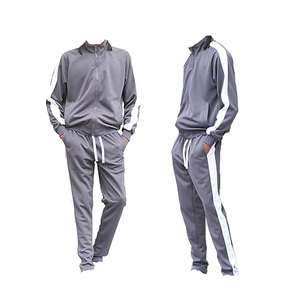 Conjunto Deportivo Personalizado con Logotipo, Colores Sólidos, Sudadera con Capucha y Pantalones Largos con Estampado Puff, Ropa Deportiva con Gráficos para Hombre - Product Image 4
