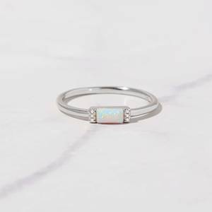 Bague en argent sterling 925 massif plaqué or avec opale taille baguette et zircone cubique, bijoux finis, cadeaux pour femmes - Product Image 1
