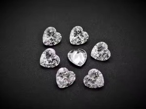VVS2 pierre blanche en forme de coeur de diamant 3.5 MM à 6 MM diamant naturel excellente pierre précieuse en vrac en forme de coeur pour la fabrication de bijoux - Product Image 4