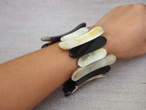 Bracelet et bracelets en corne de buffle polie écologique blanc Taille personnalisée Haute qualité - Product Image 5