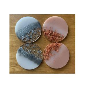 Hermoso juego de posavasos de resina hechos a mano para decoración del hogar, elaborados con material duradero, ideales para regalar. - Product Image 4