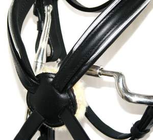 Bride mexicaine rembourrée de confort allemand 8 Muserolle Bridle SILVER PIPING en cuir de haute qualité - Product Image 4