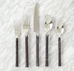 Cuchara de Acero Inoxidable de Grado Alimenticio Sostenible de Alta Calidad con Mango de Madera con Pulido Espejo, Diseño Moderno para Uso en Hoteles y Hogares - Product Image 2