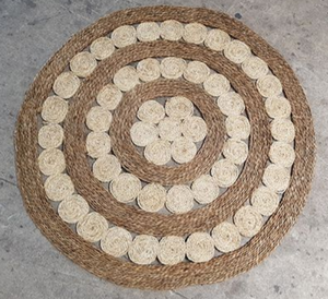 Alfombra de suelo de jacinto de agua tejida a mano estilo hierba marina natural eco acento rústico para la decoración del espacio vital - Product Image 1