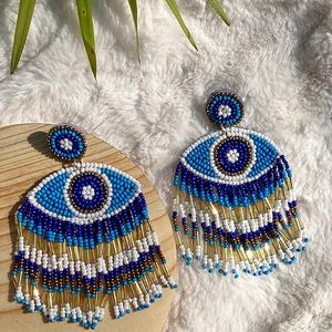 Boucles d'oreilles élégantes en coton brodé à la main avec des perles de verre, style fleur, forme de haute qualité, design léger pour les bohèmes - Product Image 1
