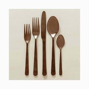 Juego de cubiertos dorados de lujo de nuevo diseño con mango largo chapado en oro Juego de cubiertos modernos de aspecto real para hotel en casa - Product Image 4