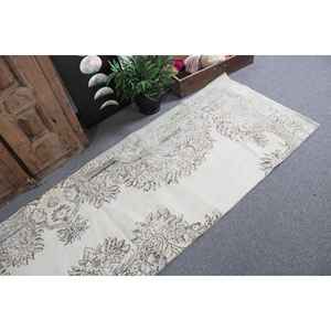 Alfombra Turca Vintage de 2.7x10.2 pies, Alfombra Blanca Gris con Estampado Animal - Product Image 5
