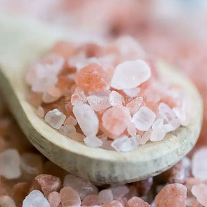 Sal de Baño de Rosa del Himalaya 100% Pura y Natural en Forma de Cristal en Envase de Vidrio Hecho en Pakistán - Product Image 2