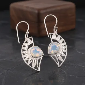 Niharika Gems Boucles d'oreilles pendantes bohèmes en argent sterling 925 pour femme, motif géométrique, opale laiteuse sertie en clos, faites à la main - Product Image 1