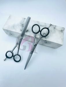 Tijeras de Peluquería y Entresacado para Diestros de Alta Calidad, Totalmente Plateadas, con Mango Largo de Acero Inoxidable, Instrumentos de Belleza con Logotipo Personalizado - Product Image 6